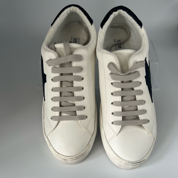 Steve Madden Women’s Leather Upper White/Black/Gray Star Sneakers - 9 - Picture 2 of 8